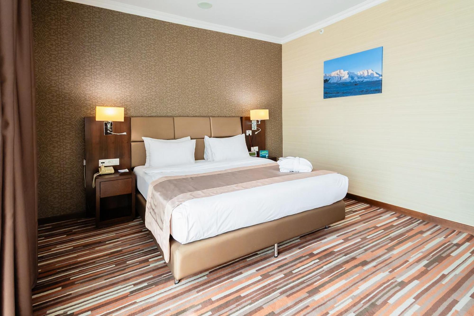 Holiday Inn Aktau By Ihg Exterior photo